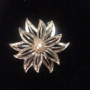 Vintage silver brooch with pearl accent